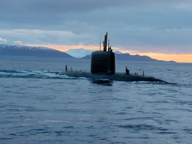 Submarino O'Higgins de la Armada Chilena visita Puerto Williams, destacando su importancia en la región